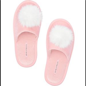 VICTORIA'S SECRET Medium 7-8 Pink POM POM SLIPPERS